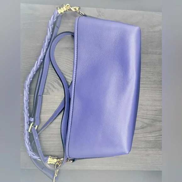 VALENTINO BY MARIO VALENTINO | PRICE FIRM💲💥
Grace Signature Leather Purse - Picture 3 of 9